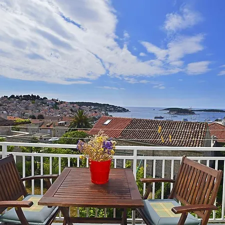 Apartment And Bonkan Hvar